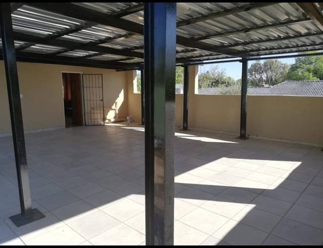 16 BEDROOM HOUSE FOR SALE IN UNIVERSITAS